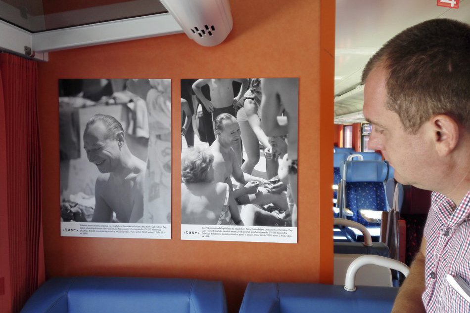 Ilustračný obrázok k článku VIDEO: Vo vlakoch na trati Bratislava - Košice sprístupnili výstavu fotografií A. Dubčeka